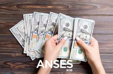 El dólar "blue" cayó por tercera jornada consecutiva: a cuánto cerró este lunes