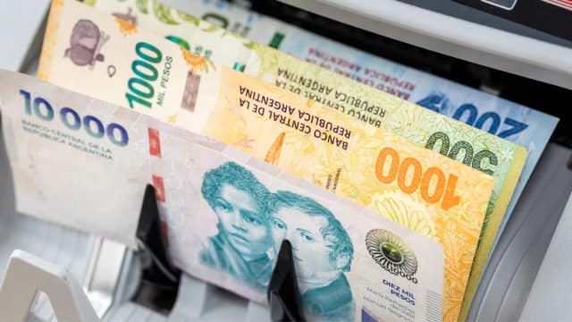 ¿Quiénes pueden pedir préstamos personales de $100.000.000 y qué tasas de interés se pagan en diciembre?